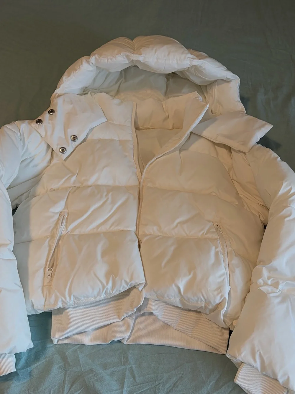ALO Yoga White Cropped Puffer Jacket with Hood